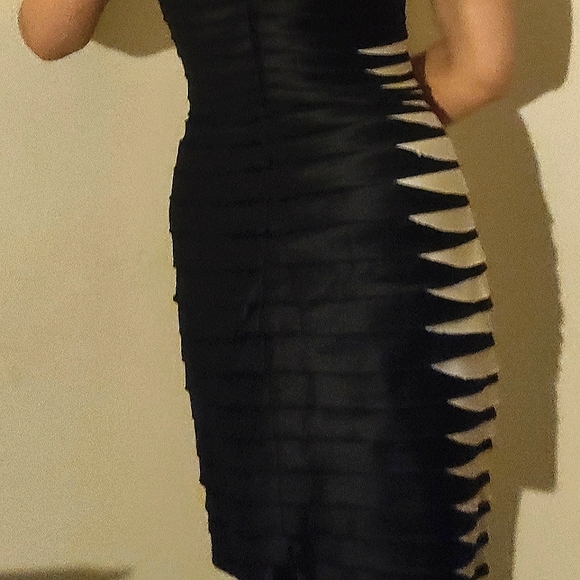 BCBGMAXAZRIA-EUC-RARE- BLACK&WHITE DOWN RIGHT SIDE STRAPLESS DRESS - Picture 11 of 11